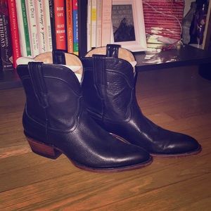 Classic Short Cowboy Boots - Black, W 10.5